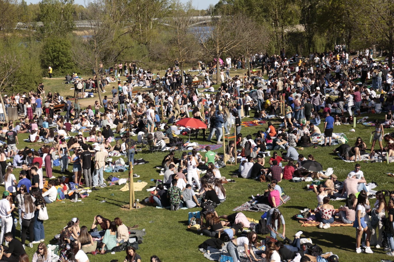 Animada tarde de Lunes de Aguas con algunos incidentes sanitarios