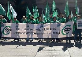 Concentración de CSIF frente a la subdelegación del Gobiermo en Salamanca por la jubilación anticipada por coeficiente reductor para los trabajadores de la Sanidad.