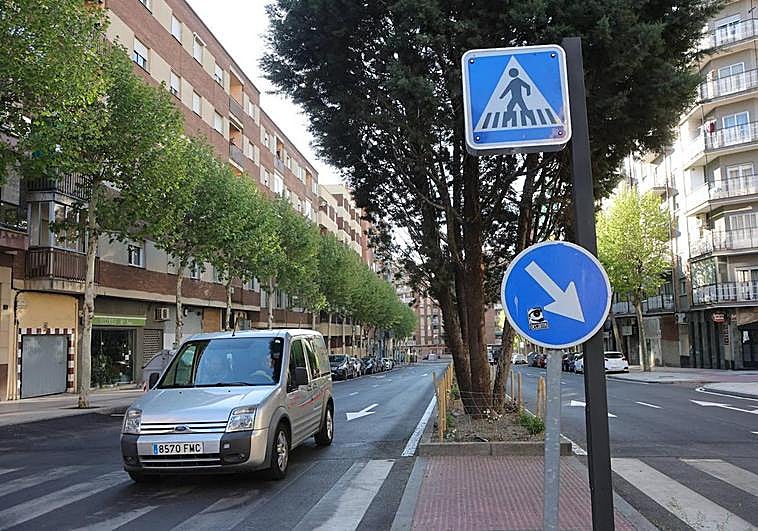 Nueva mediana, pasos de peatones y mediana en Alfonso IX.