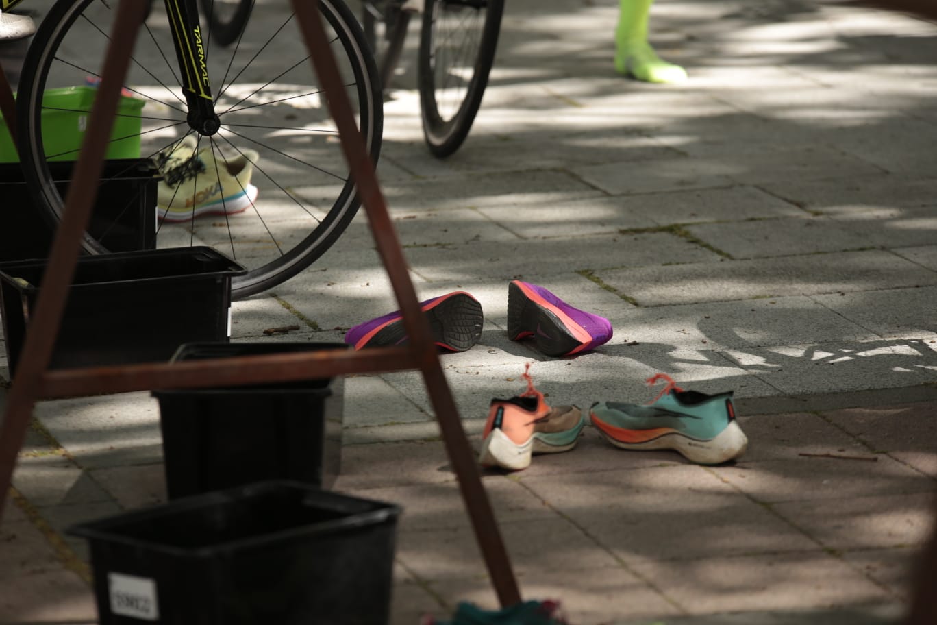 Animada prueba de duatlón junto al Puente Romano