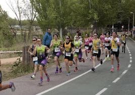 Animada prueba de duatlón junto al Puente Romano