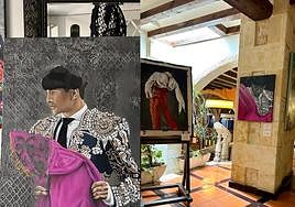 Imagen de alguno de los trabajos de María Zarló que se exhiben en el hotel de La Alberca.