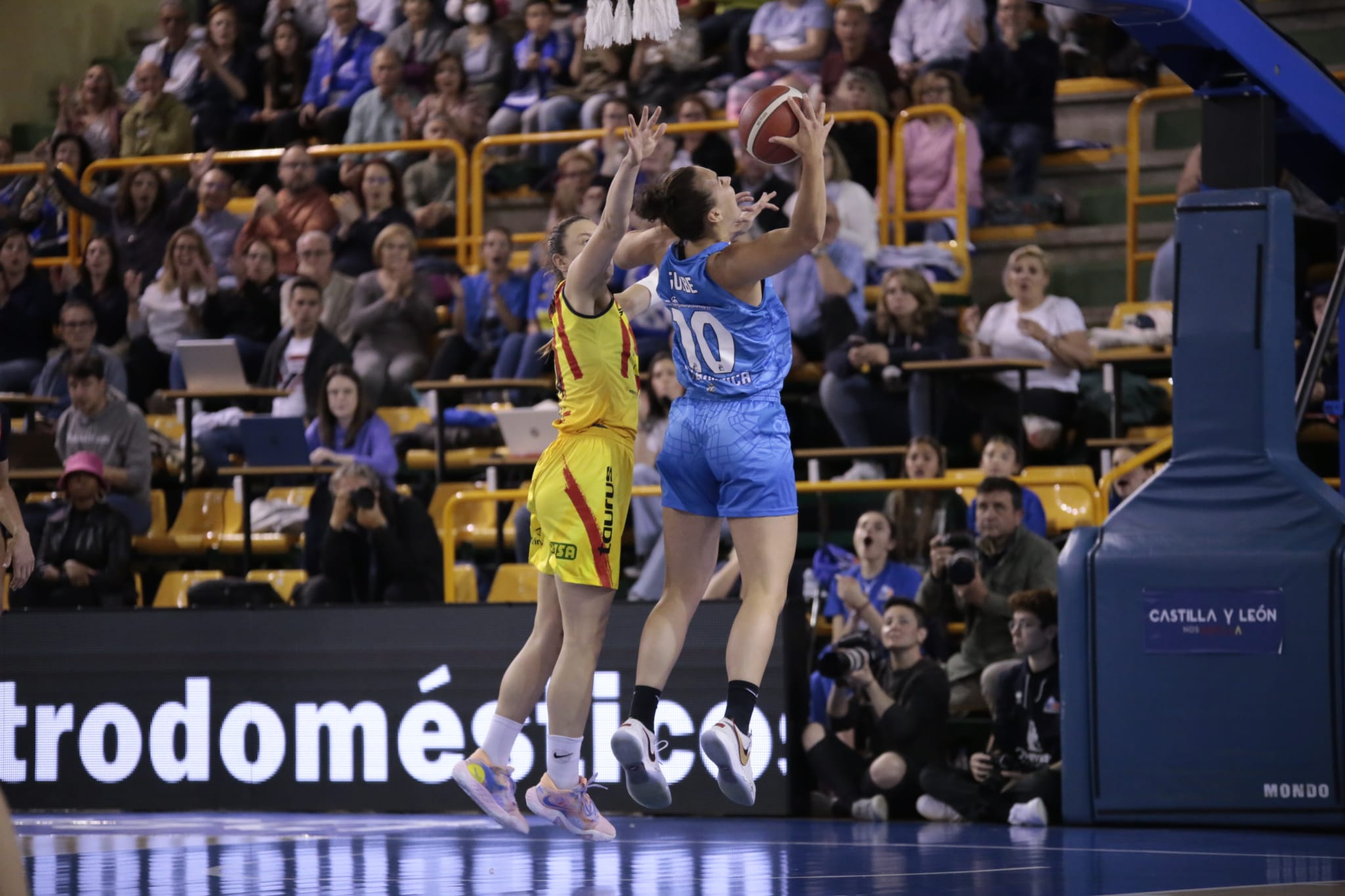Avenida vence con comidad a Cadí La Seu para acceder a semis