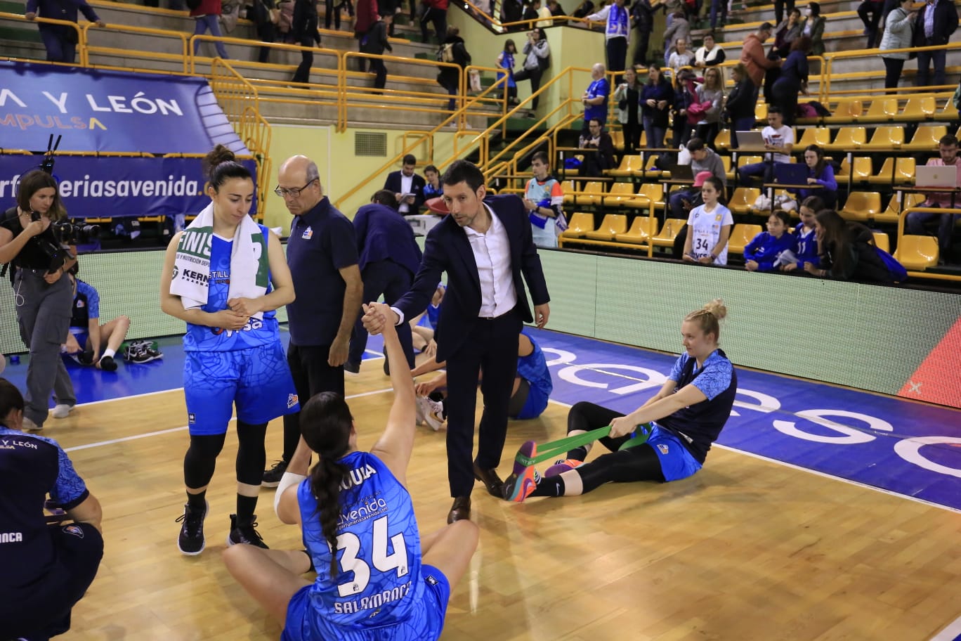Avenida vence con comidad a Cadí La Seu para acceder a semis