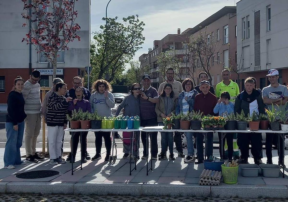 Participantes del proyecto de plantación de alcorques.