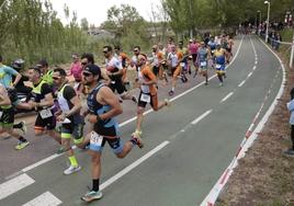 Un instante del segmento a pie del duatlón.