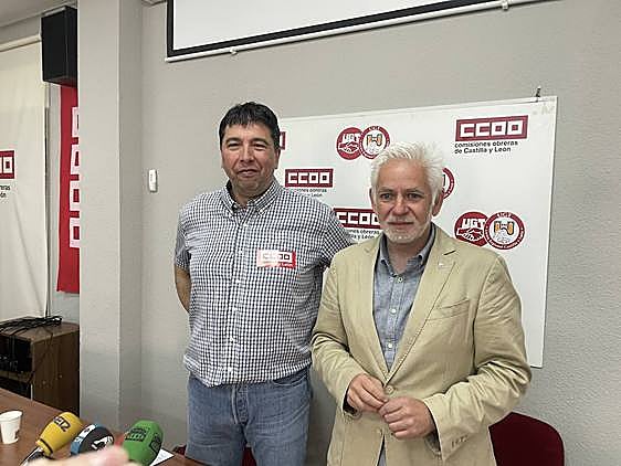 José Antonio Gallego, secretario provincial de CCOO, y Marcelino Muñoz, secretario provincial de UGT, en la presentación del 1 de mayo.