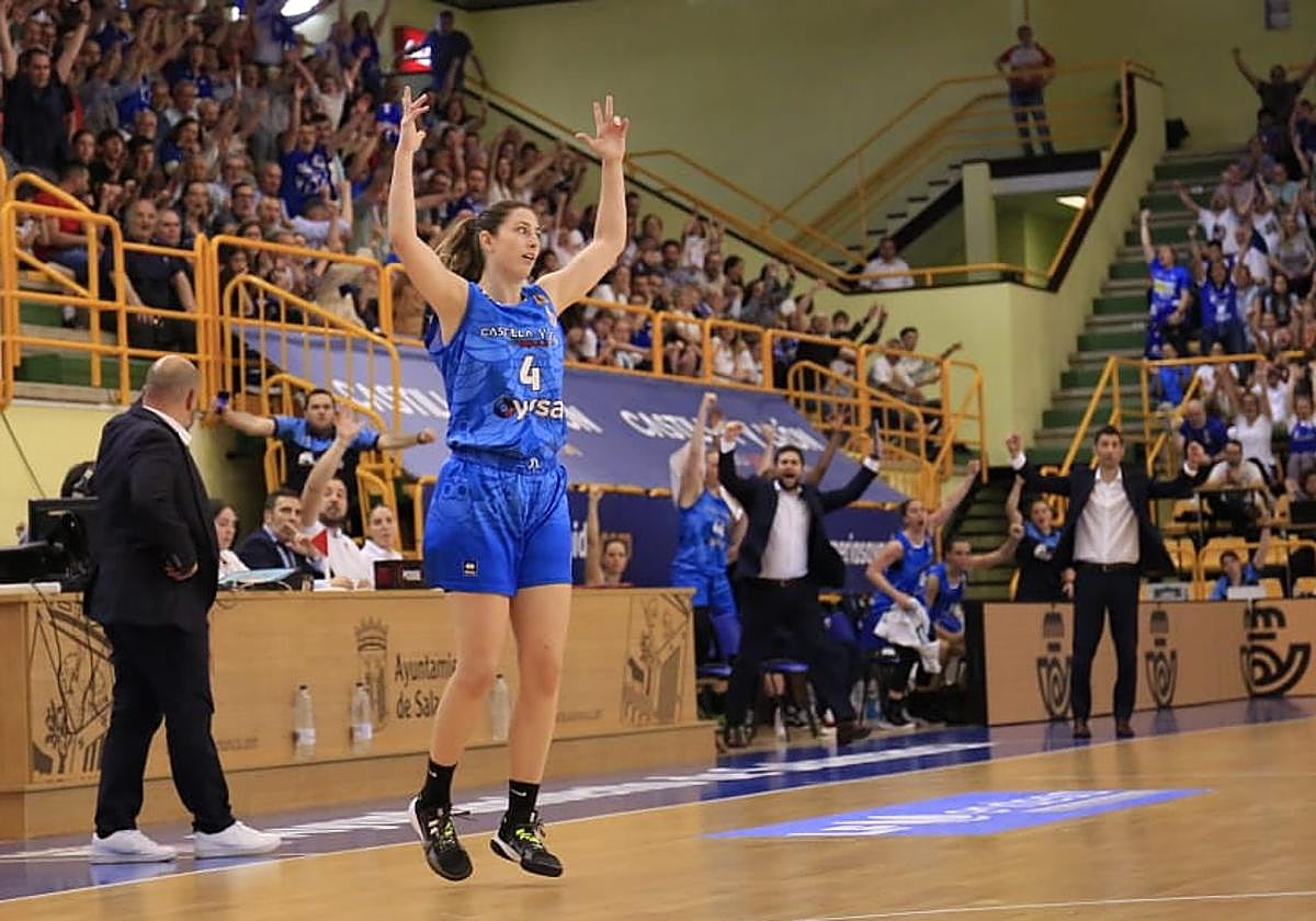 Leo Rodríguez celebra un triple ante el Barça CBS.
