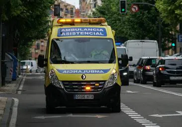 Trasladados al hospital un peatón atropellado de 45 años en Salamanca y un motorista de 25 en Éjeme