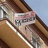 El parque de viviendas en venta rompe la tendencia del alquiler y cae un 8%