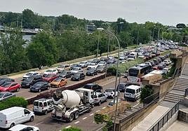 Atasco a causa de la manifestación de los ganaderos.