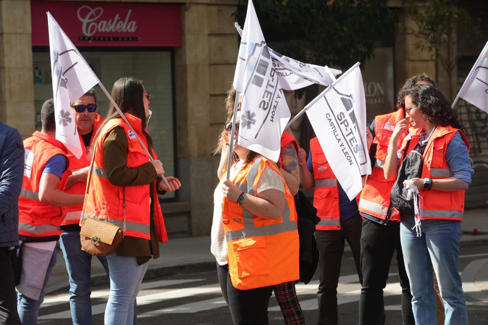 Imagen secundaria 1 - 37 días sin respuestas pese a las continuas manifestaciones de los trabajadores de Emergencias Sanitarias