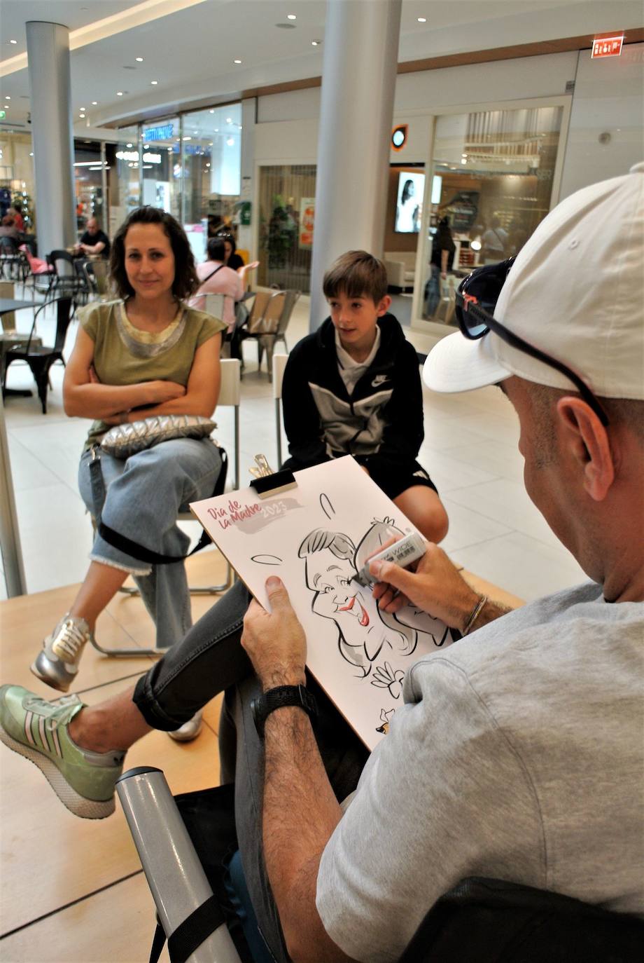El centro comercial &#039;El Tormes&#039; acoge la primera edición de la Feria del Día de la Madre