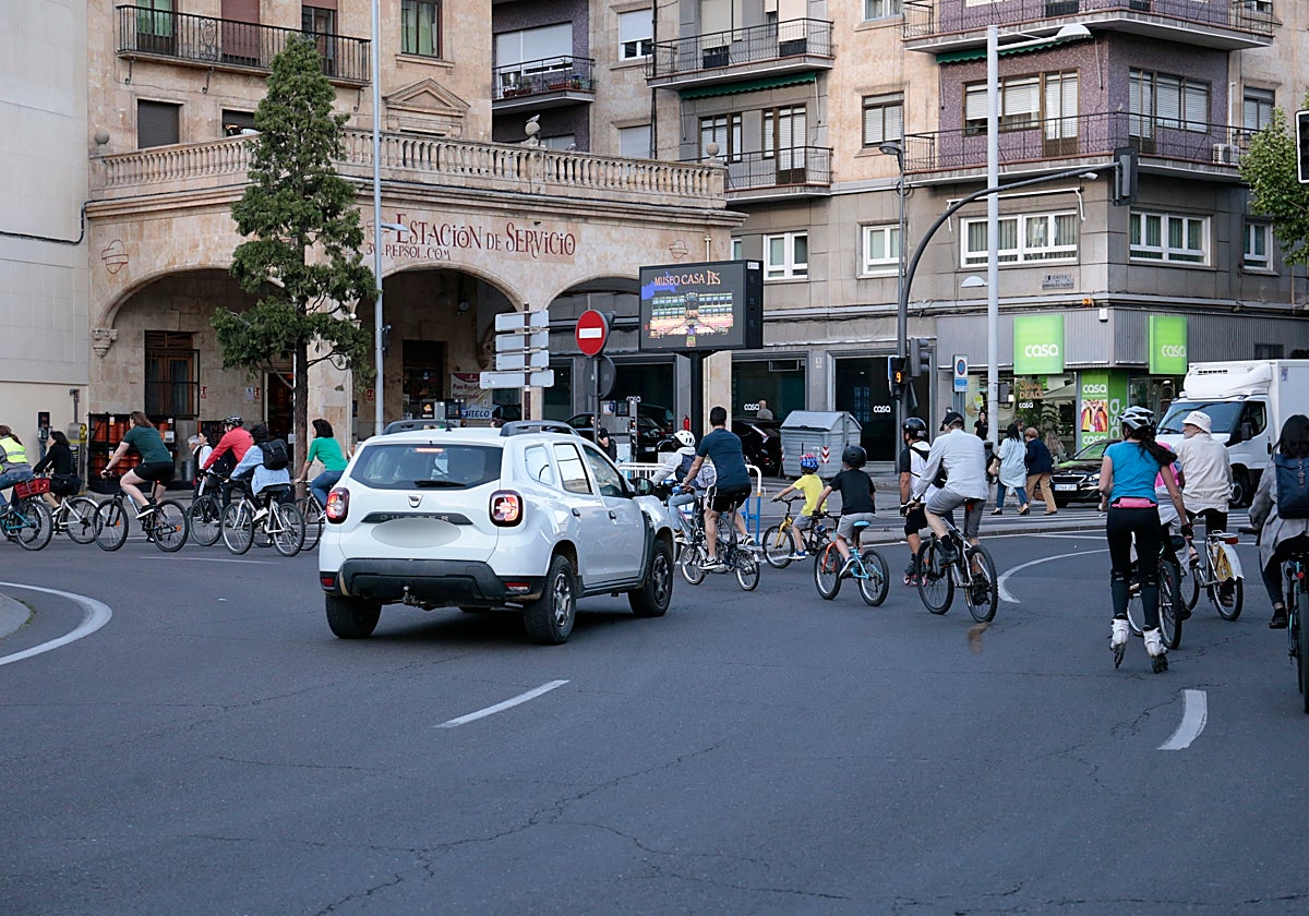 Participantes en la masa crítica de mayo, al inicio del recorrido.