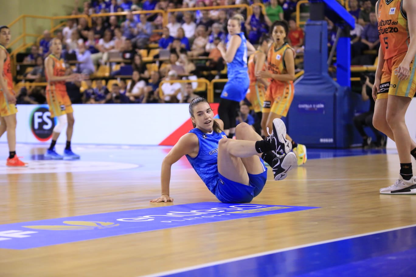 Final de liga entre Perfumerías Avenida y el Valencia Basket