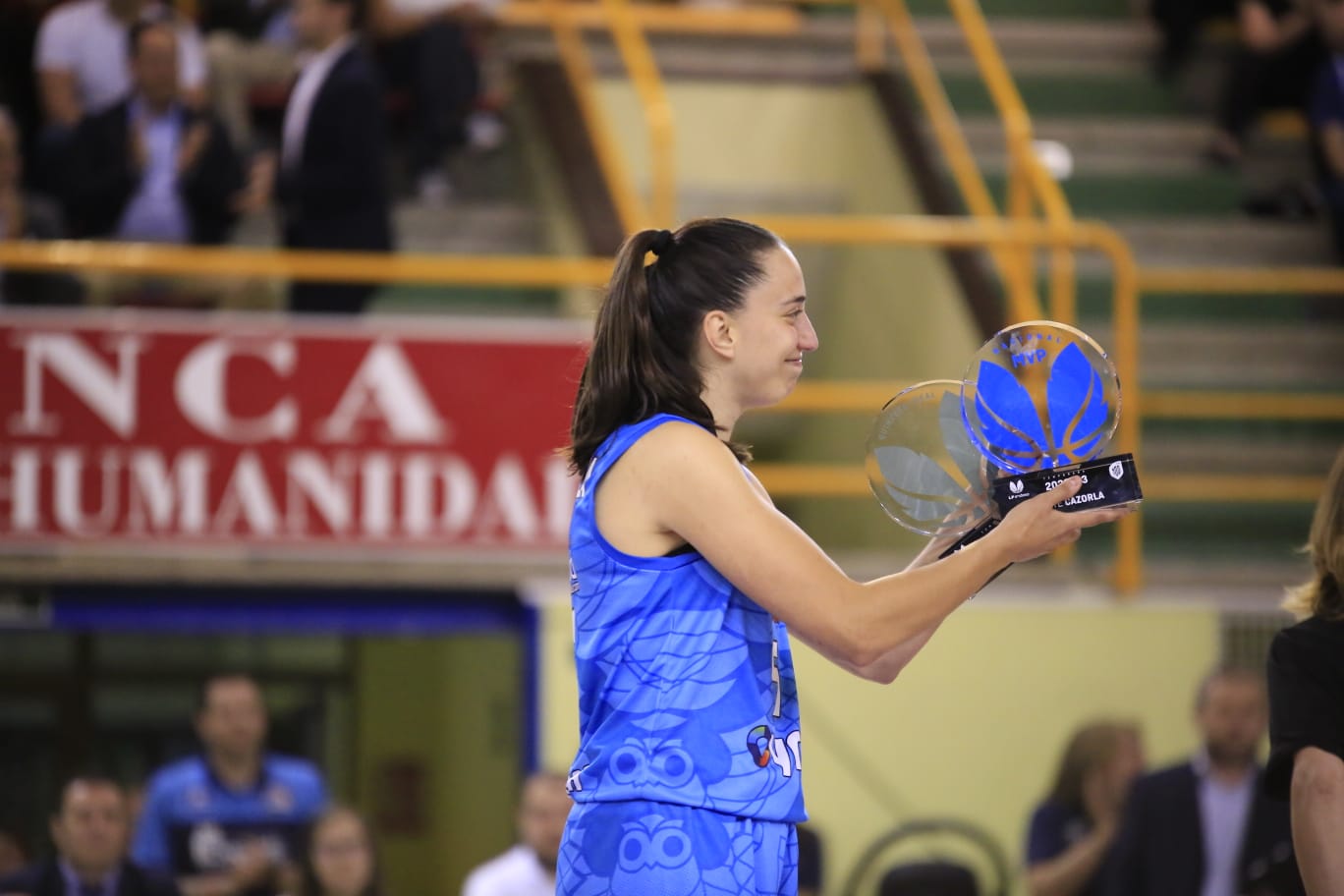 Final de liga entre Perfumerías Avenida y el Valencia Basket