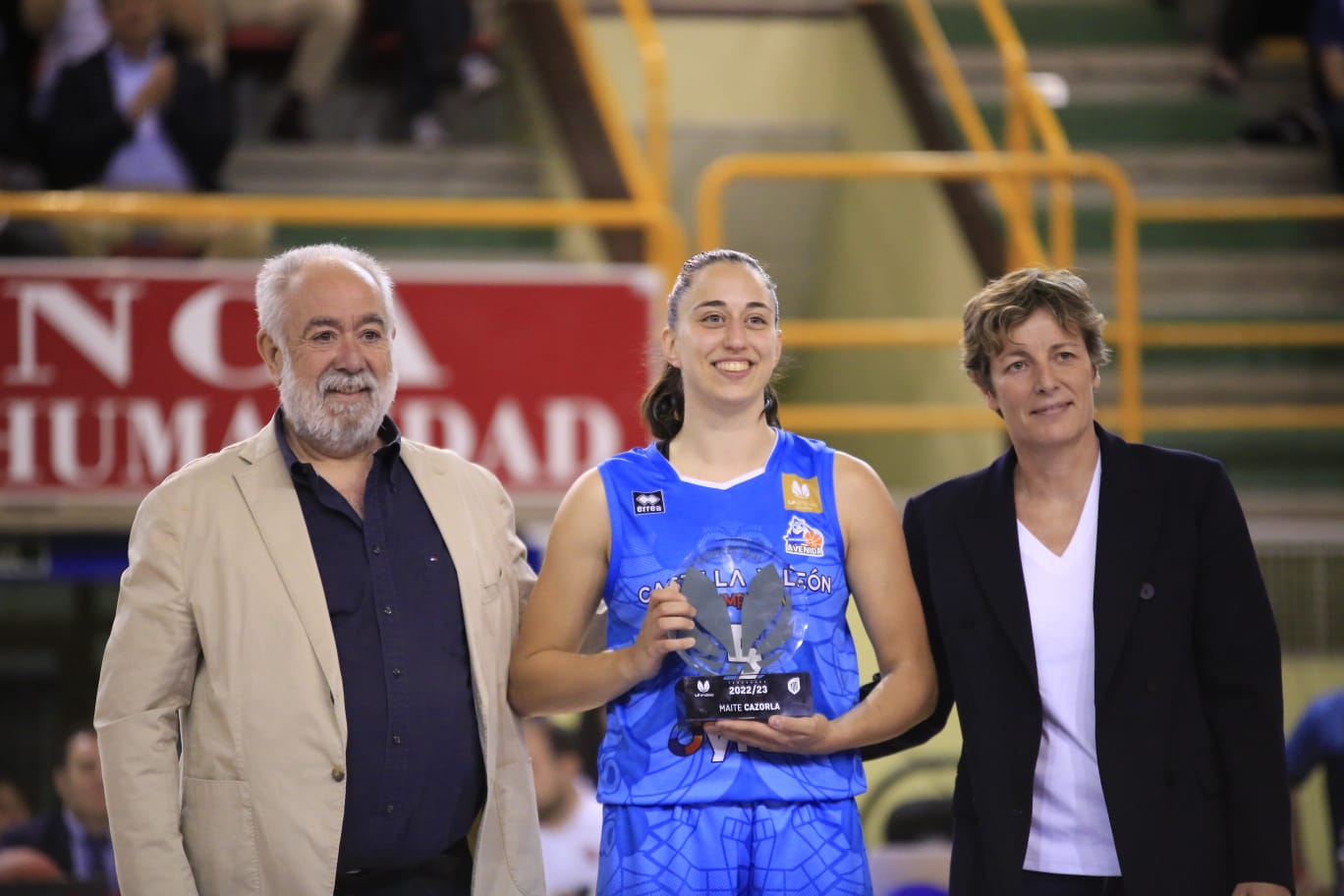 Final de liga entre Perfumerías Avenida y el Valencia Basket