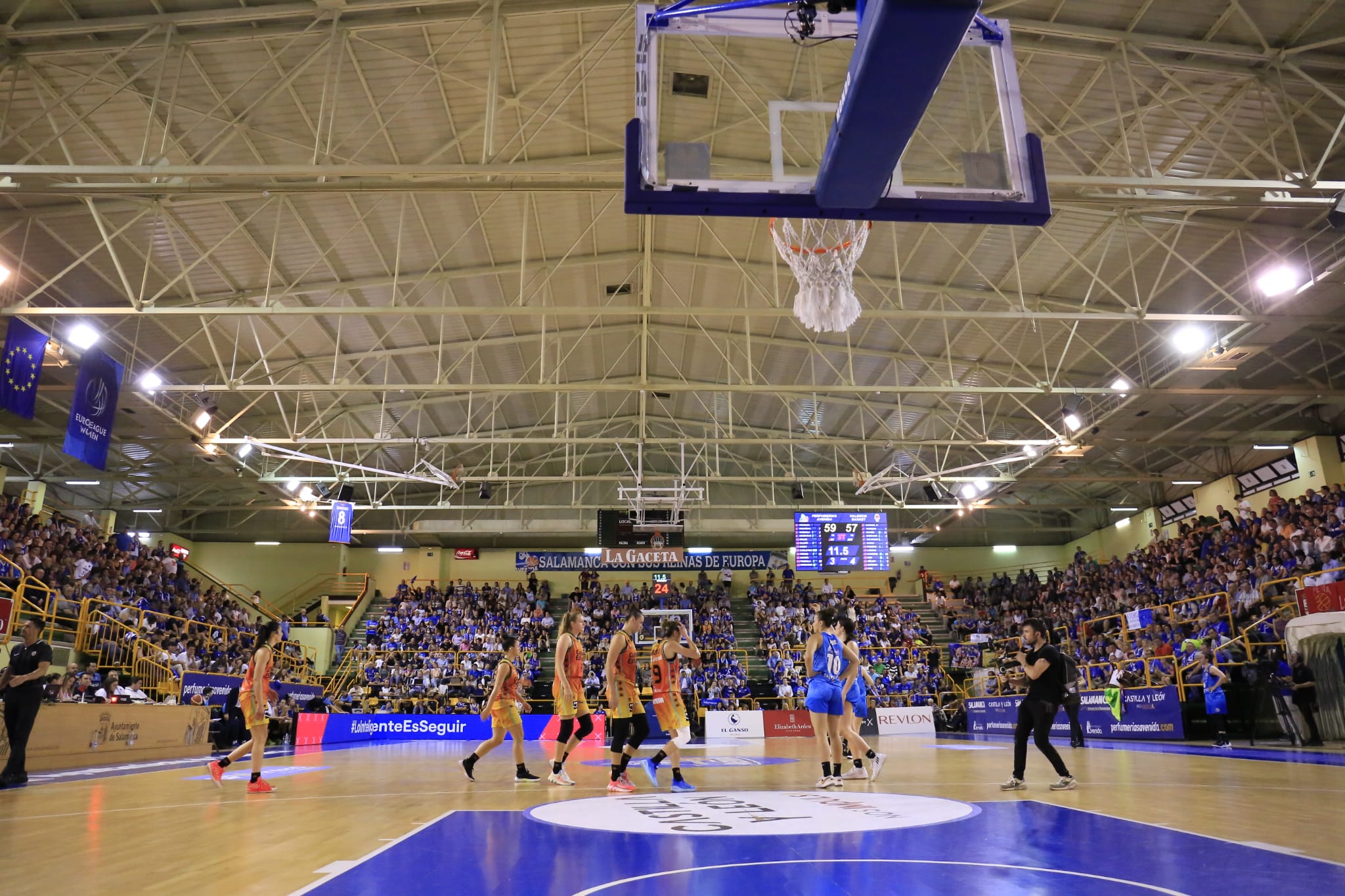 Final de liga entre Perfumerías Avenida y el Valencia Basket