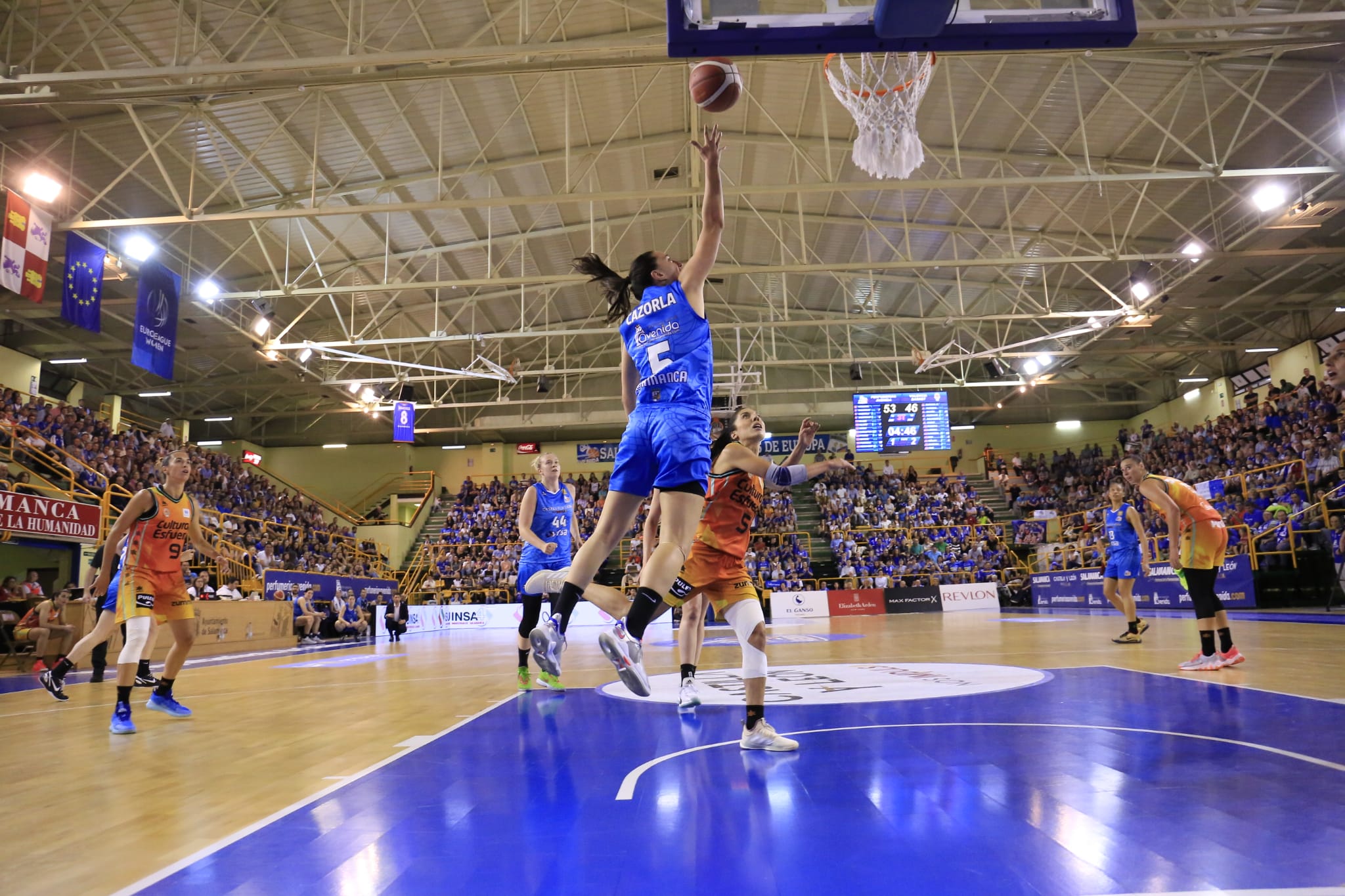 Final de liga entre Perfumerías Avenida y el Valencia Basket