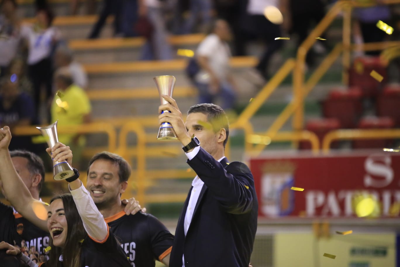 Final de liga entre Perfumerías Avenida y el Valencia Basket