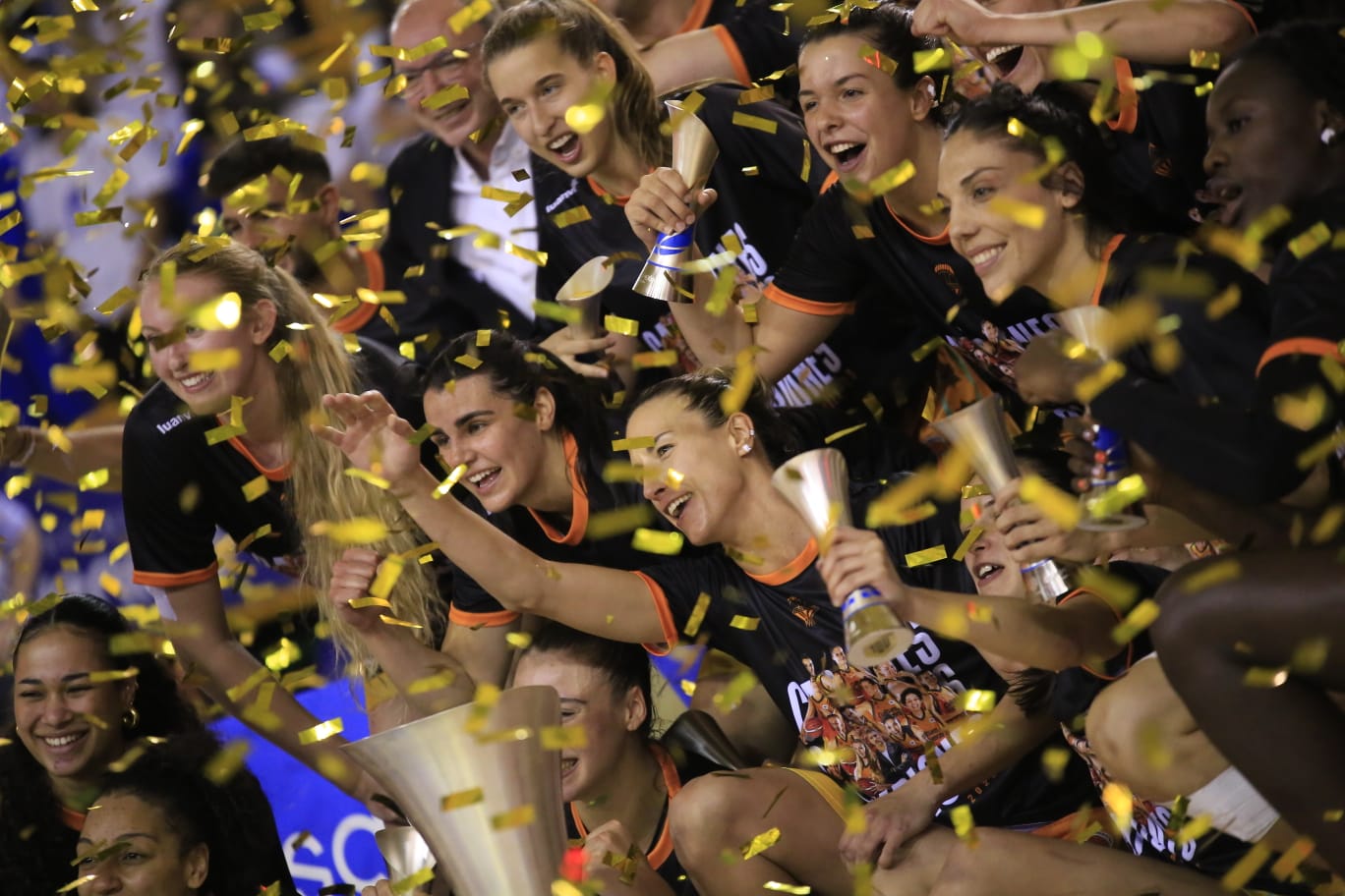 Final de liga entre Perfumerías Avenida y el Valencia Basket