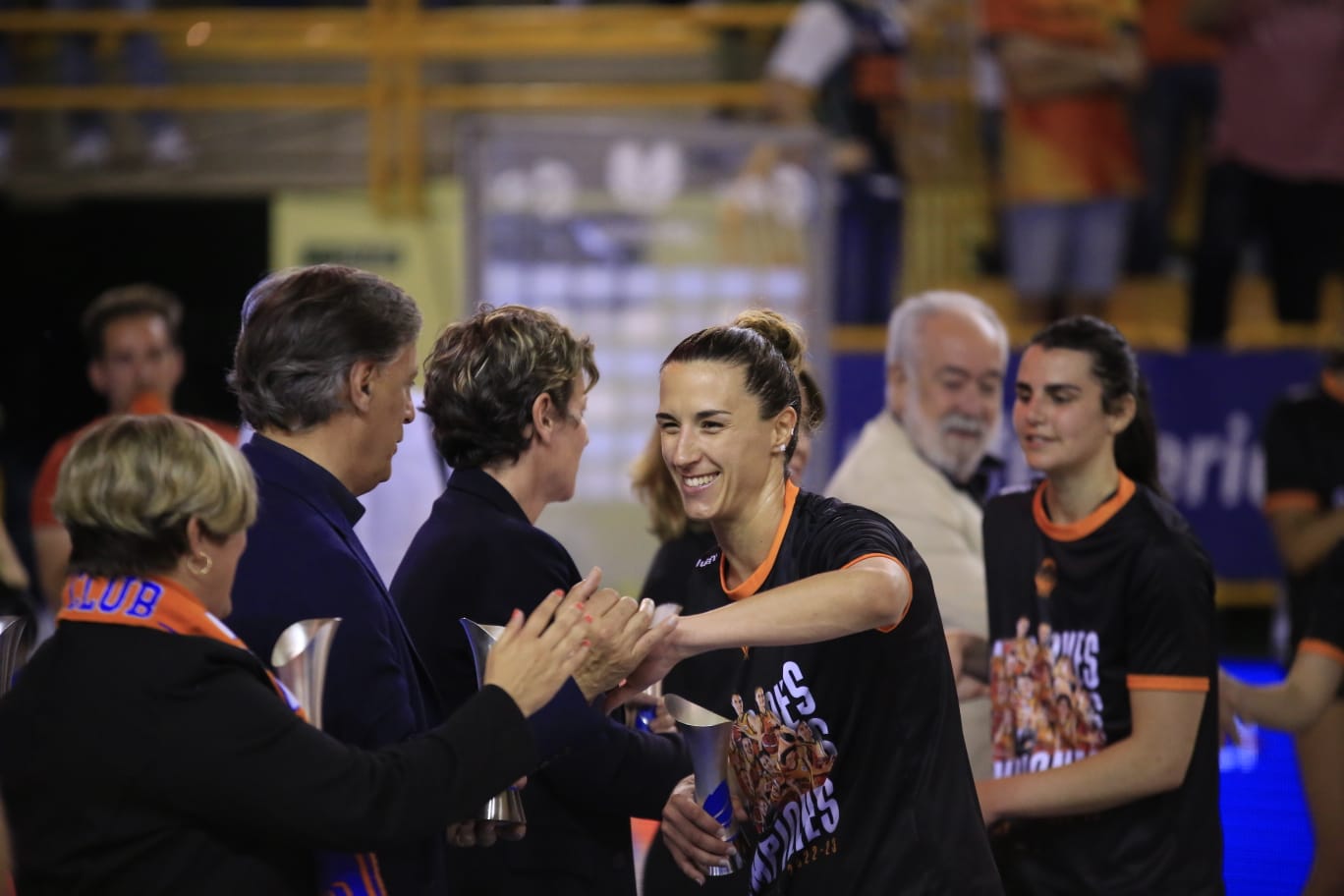 Final de liga entre Perfumerías Avenida y el Valencia Basket
