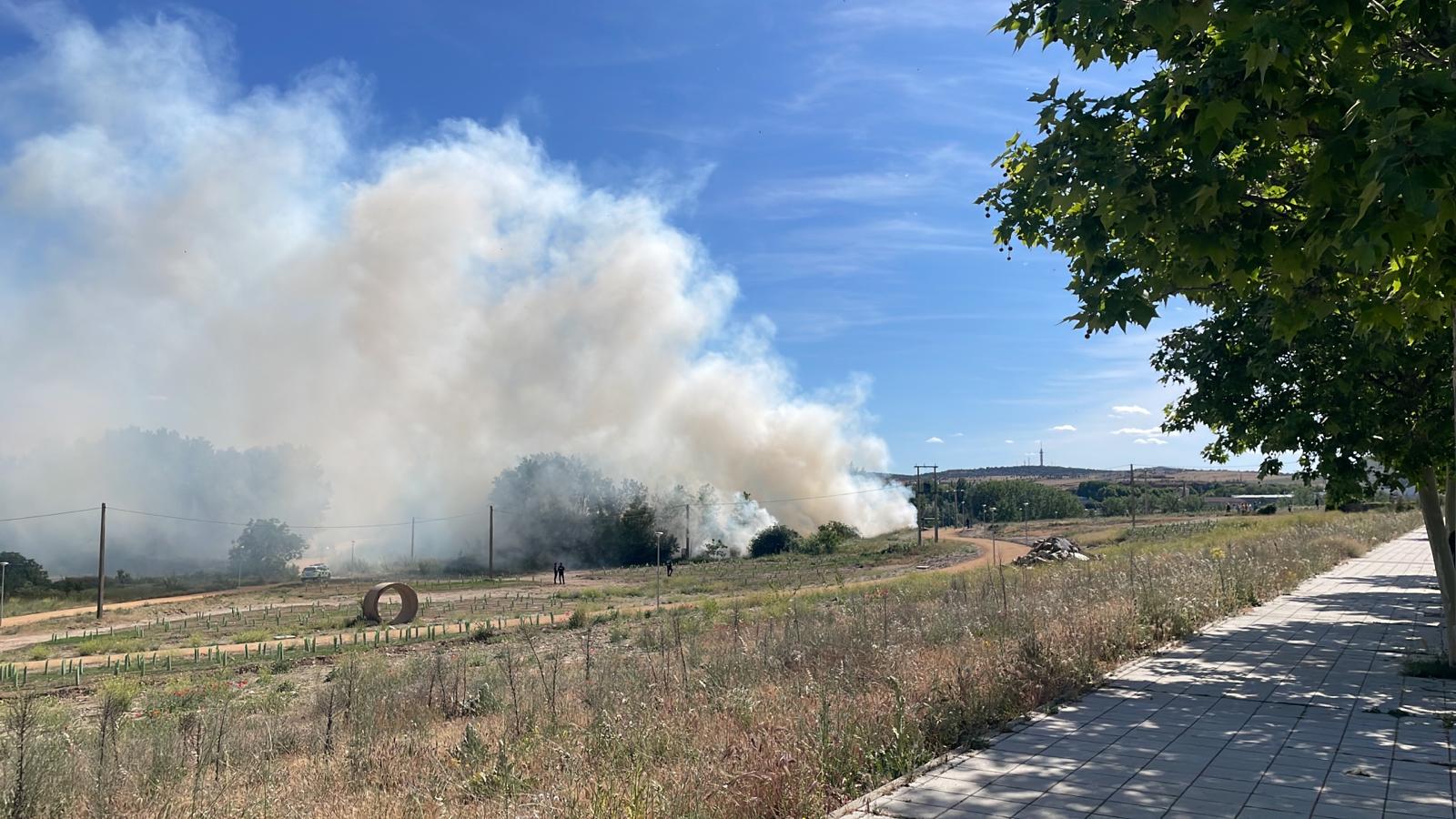 Columna de humo en Huerta Otea.