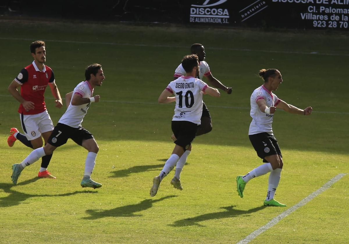 Salamanca UDS celebra uno de los goles.