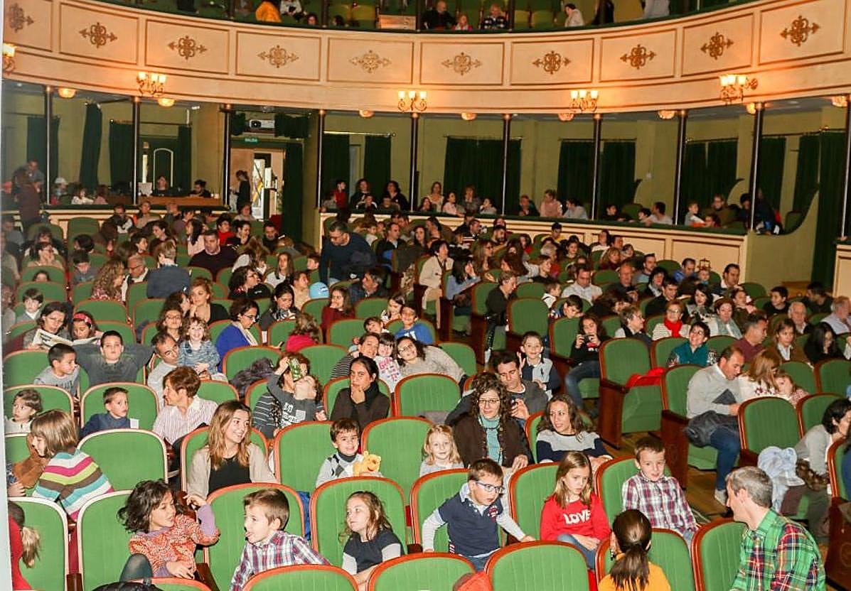 Niños, en el Teatro Liceo.