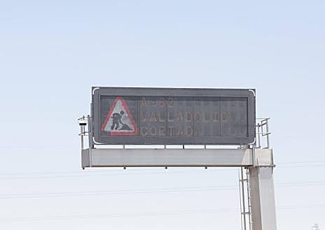 Imagen secundaria 1 - Dos desvíos y 48 kilómetros por la nacional complican el viaje Salamanca-Valladolid