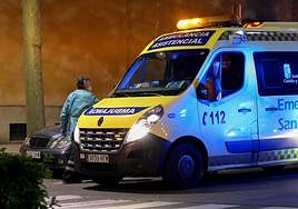 Un hombre de 62 años, ingresado por intoxicación y quemaduras tras un incendio en Salamanca