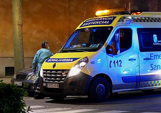 Un hombre de 62 años, ingresado por intoxicación y quemaduras tras un incendio en Salamanca