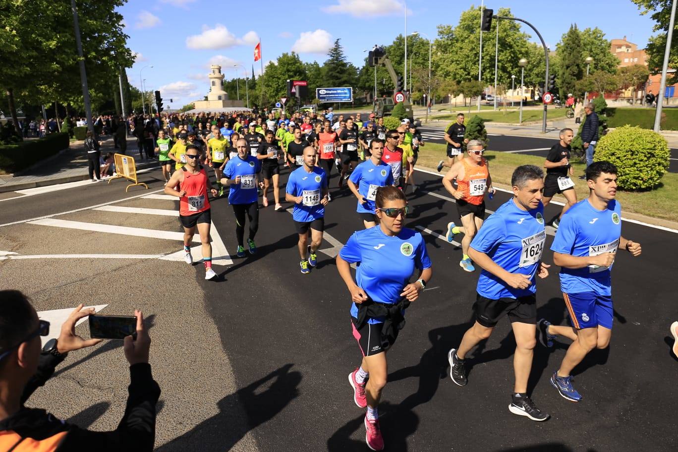 Espectacular paso de la Carrera Cívico Militar por Salamanca