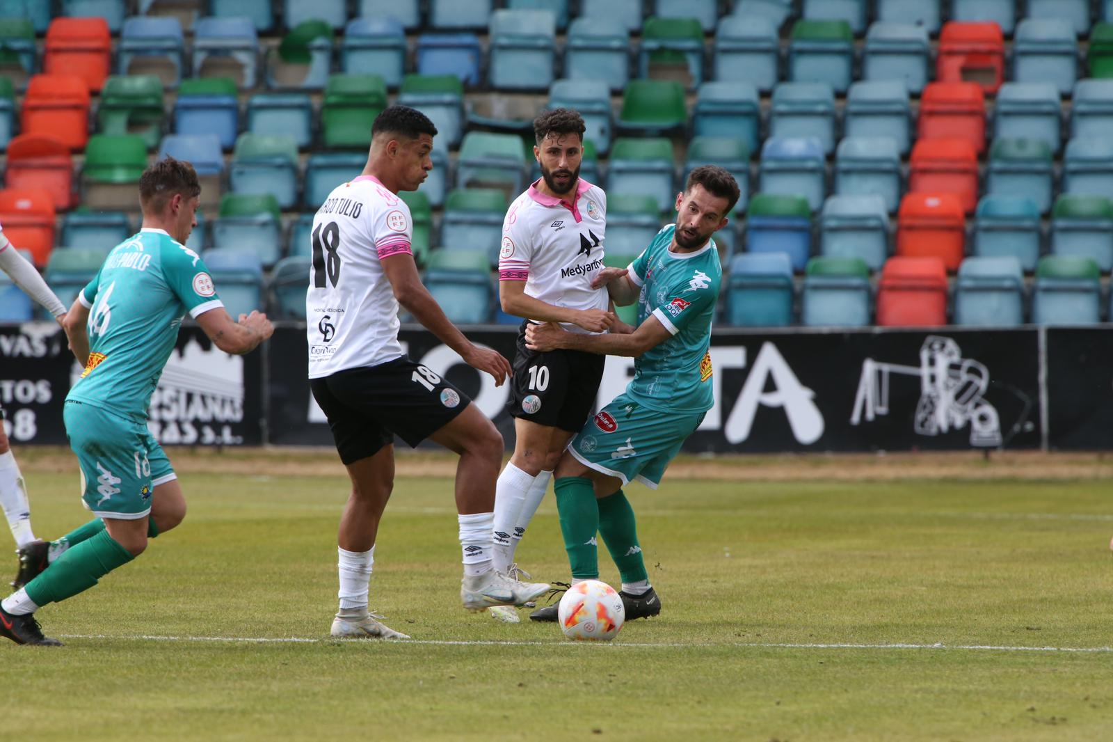 El Salamanca UDS deja vivo al Atlético Astorga en ida de la final regional del playoff (3-1)