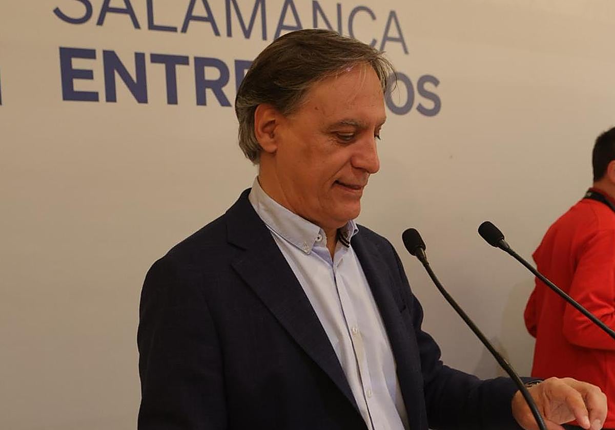 Carbayo durante un acto con compromisarios de su partido.