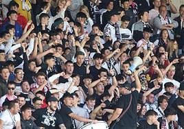 Seguidores del Salamanca UDS ante el Astorga en el Helmántico.