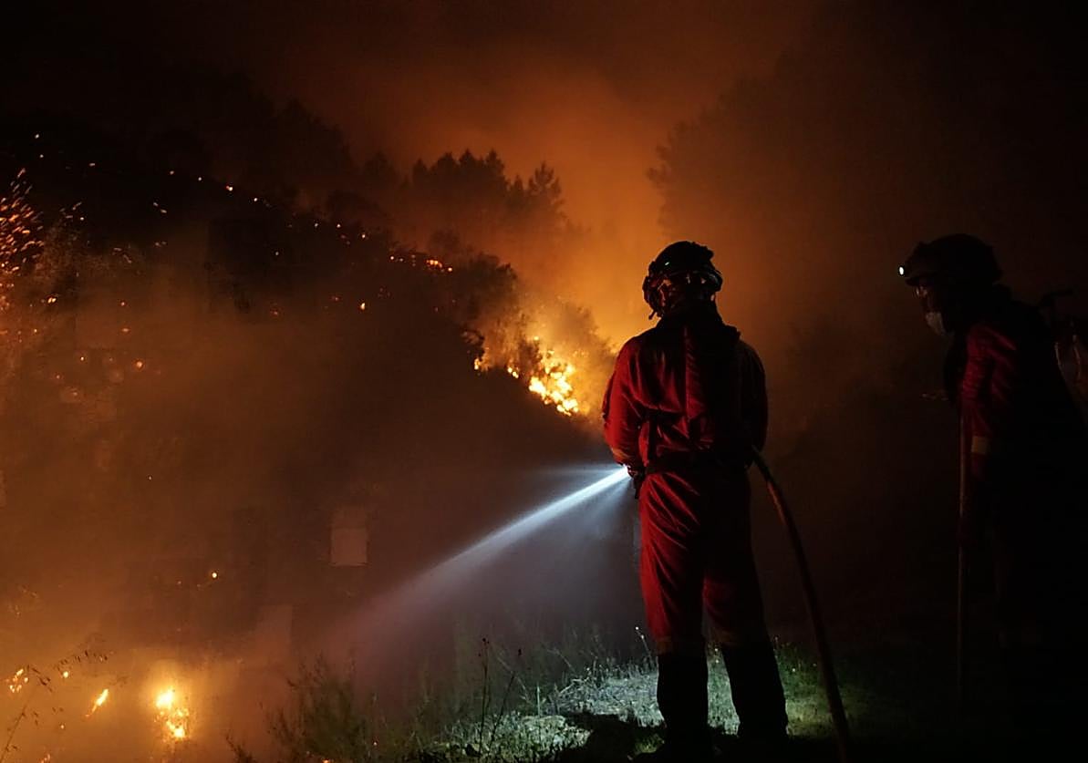 La falta de coordinación dificulta la labor de los bomberos salmantinos en la Sierra de Gata