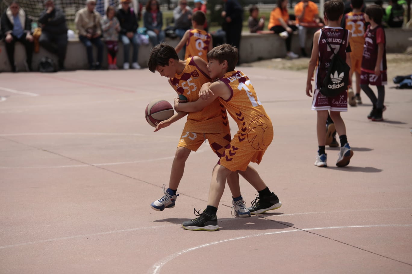 El Día del MiniBasket reúne a 800 chavales en Jesuitas