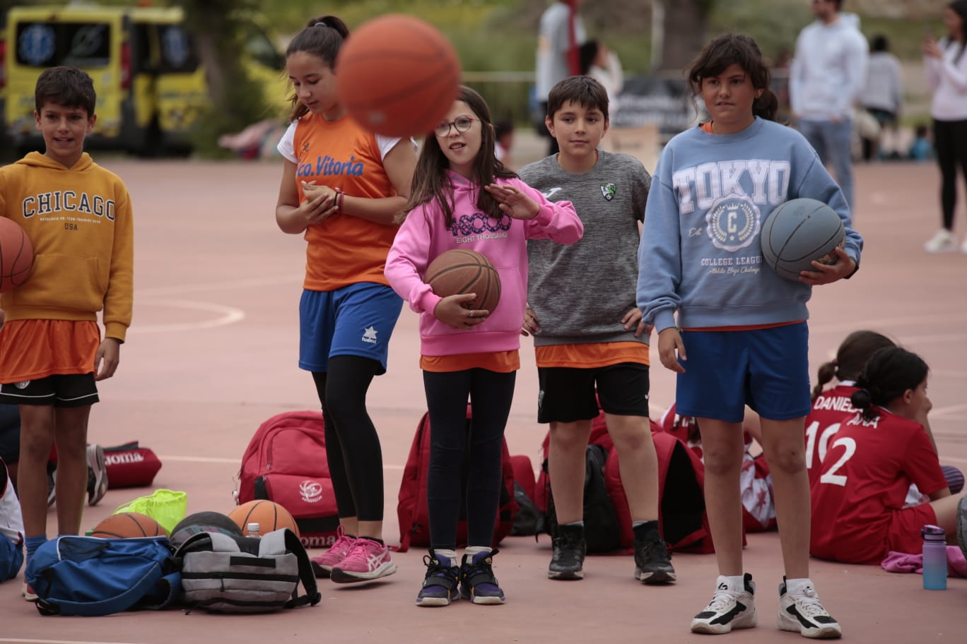 El Día del MiniBasket reúne a 800 chavales en Jesuitas
