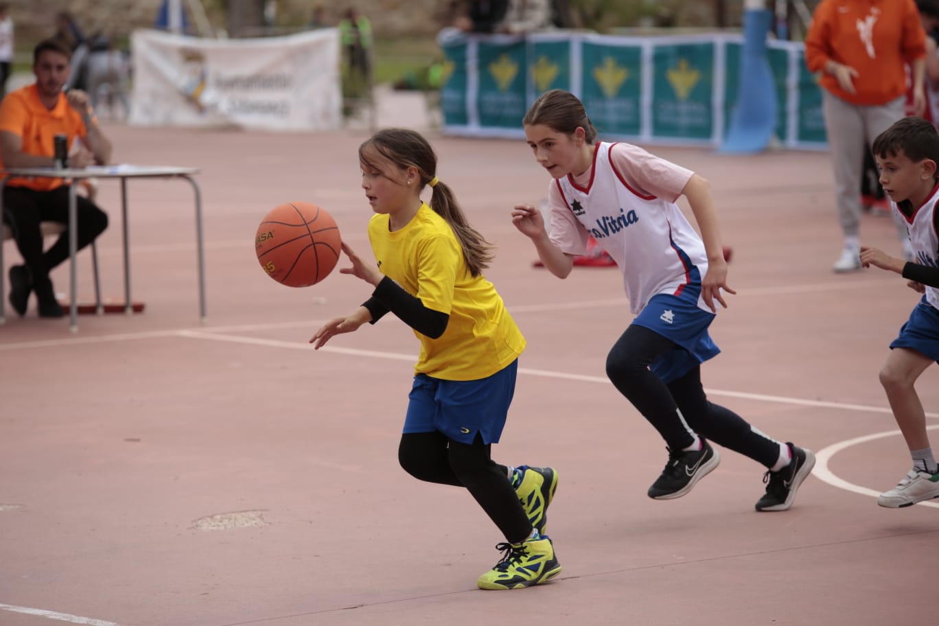 El Día del MiniBasket reúne a 800 chavales en Jesuitas