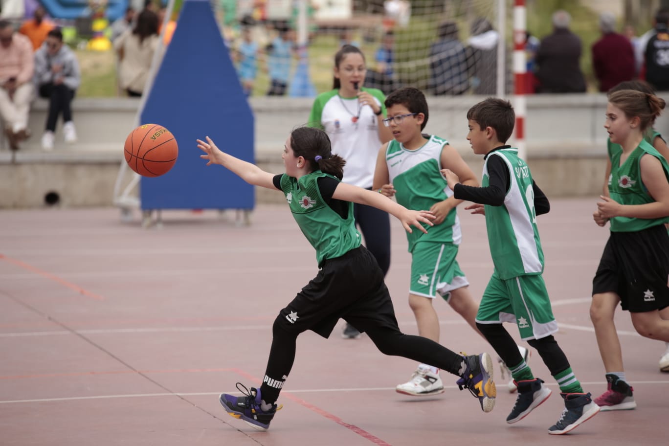El Día del MiniBasket reúne a 800 chavales en Jesuitas