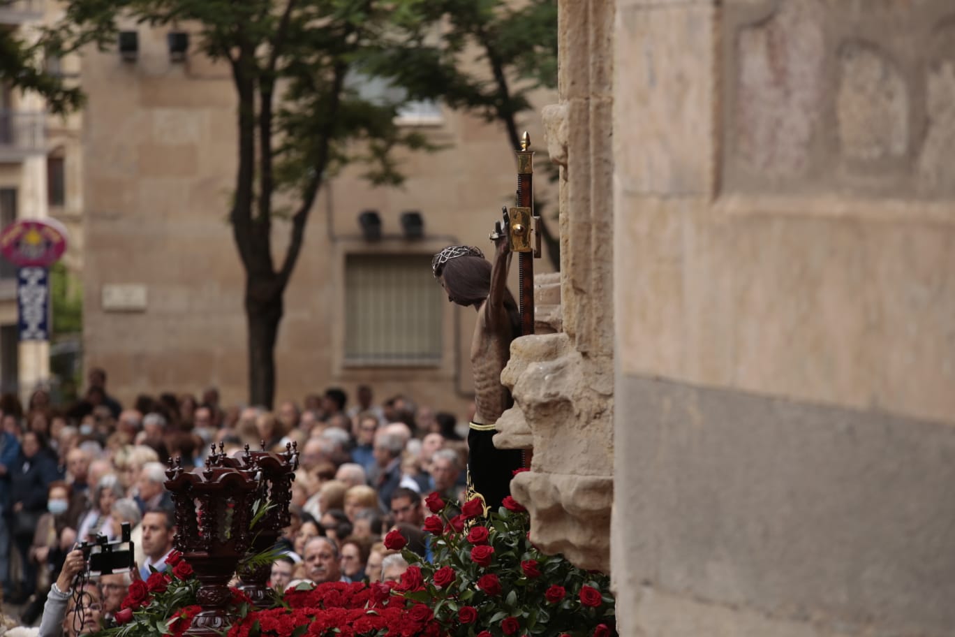 Salamanca rinde culto al Cristo de los Milagros