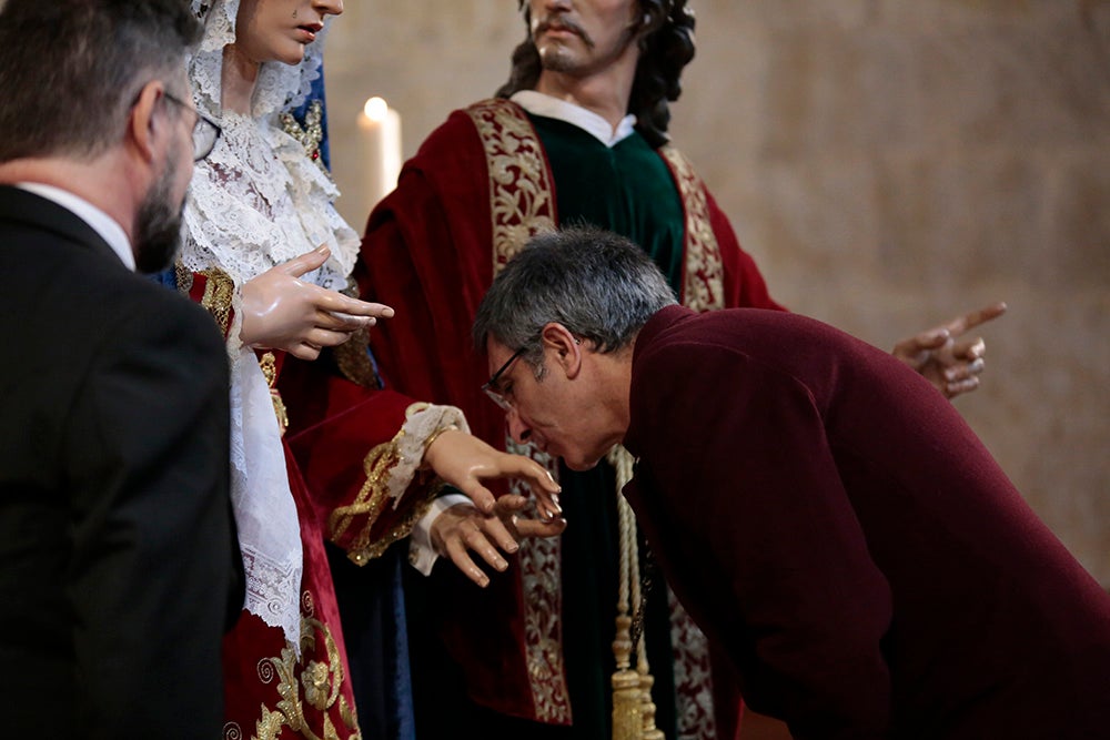 La Cofradía del Rosario celebra la llegada de la «Sacra Conversación» a la Pasión charra