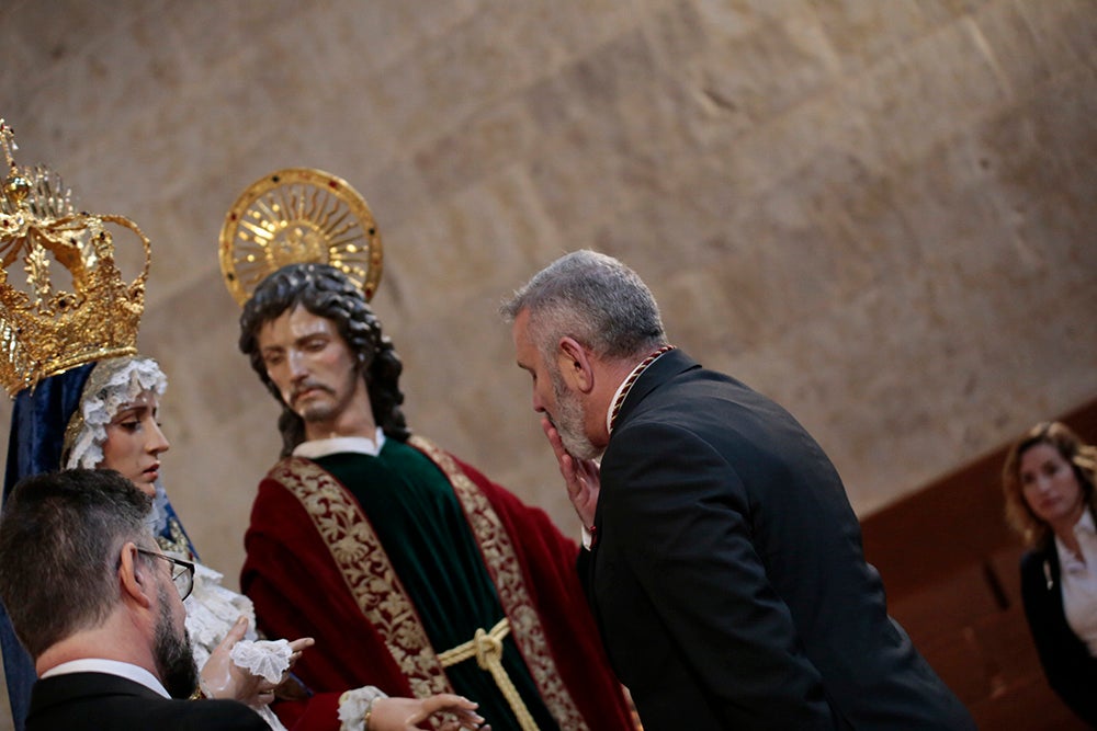 La Cofradía del Rosario celebra la llegada de la «Sacra Conversación» a la Pasión charra