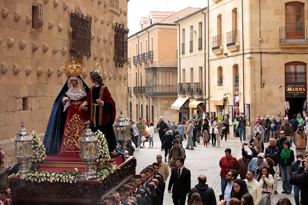 La Cofradía del Rosario celebra la llegada de la «Sacra Conversación» a la Pasión charra