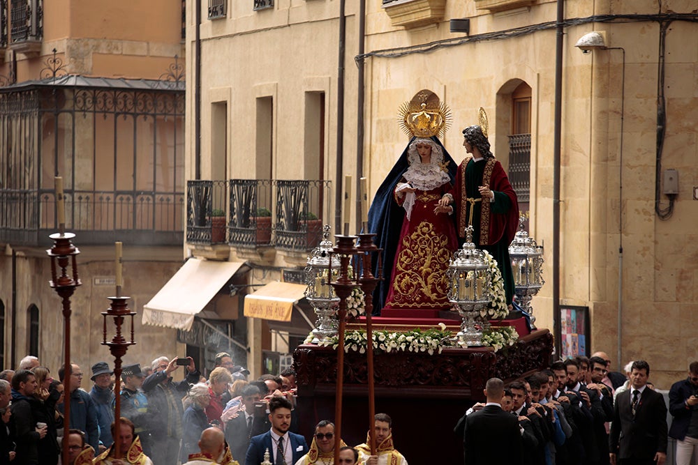 La Cofradía del Rosario celebra la llegada de la «Sacra Conversación» a la Pasión charra