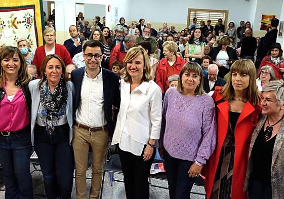 La ministra de Educación y Formación Profesional, Pilar Alegría, interviene en un acto de campaña del Psoe de Salamanca junto al candidato a la Alcaldía, José Luis Mateos, y la vicesecretaria general provincial, Elena Diego.