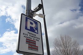 Cámaras y señal de regulación del tráfico en Salamanca.