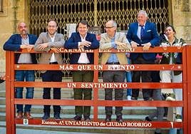 Mañueco enfrenta «la única opción seria» del PP ante los «desprecios» de Sánchez