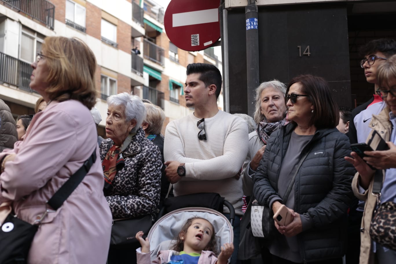 La lluvia no impide la salida de la tradicional procesión de María Auxiliadora